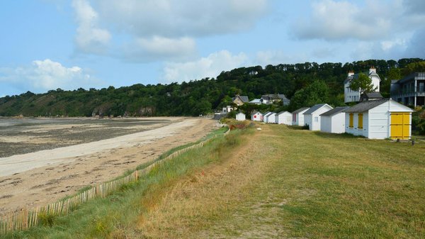 Découvrez le rocher de la baume : trésor géologique en provence